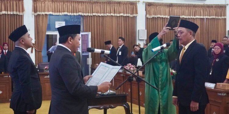 Dilantik Anggota DPRD PAW, Wabup Batang Minta Eko Santoso Perjuangkan Aspirasi Rakyat