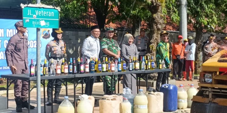 Operasi Pekat Candi: Polres Batang Sita 13 Ribu Miras dan 30 Kg Bahan Petasan