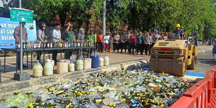 Operasi Pekat Candi: Polres Batang Sita 13 Ribu Miras dan 30 Kg Bahan Petasan