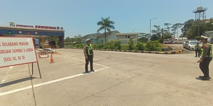 Jamin Kelancaran Jalur Pantura, Satlantas Batang Tindak Tegas Truk yang Melanggar SKB Mudik