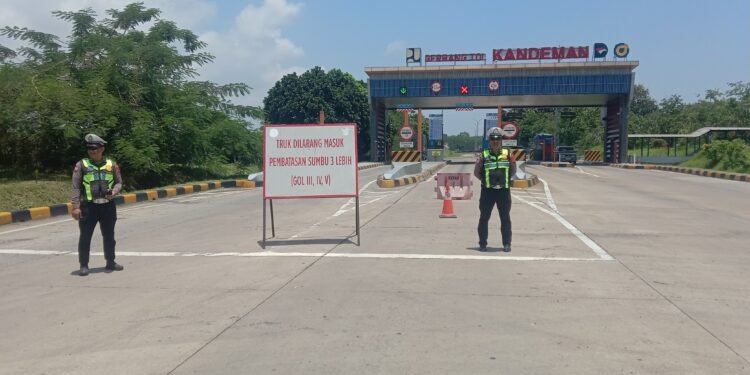 Jamin Kelancaran Jalur Pantura, Satlantas Batang Tindak Tegas Truk yang Melanggar SKB Mudik