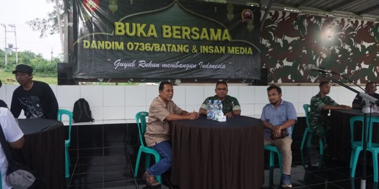 Dandim 0736/Batang Letkol Inf Andhika Baroto Chrishastantyo Berbagi Informasi untuk Radio Prima 95.8 FM Indramayu