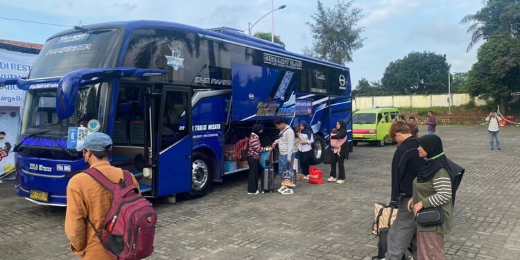 300 Pemudik Asal Batang Tiba di Kampung Halaman Lewat Program Mudik Gratis