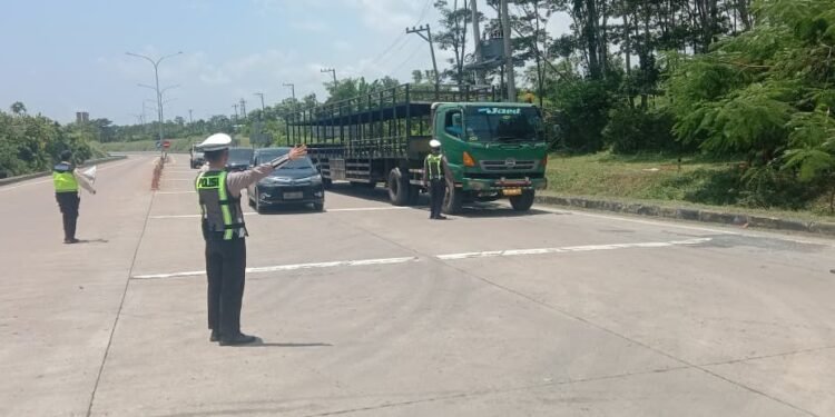 Cegah Macet Saat Mudik, Bupati Batang Minta Awasi Parkir Truk di Pantura