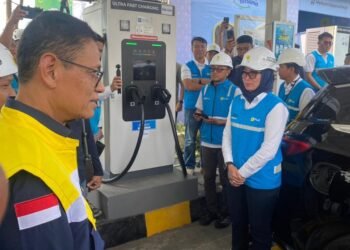 Wamen ESDM Tinjau SPKLU di Rest Area 379 A Batang