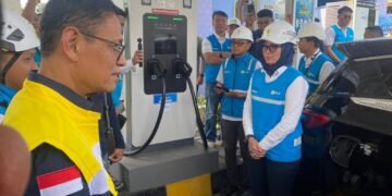 Wamen ESDM Tinjau SPKLU di Rest Area 379 A Batang