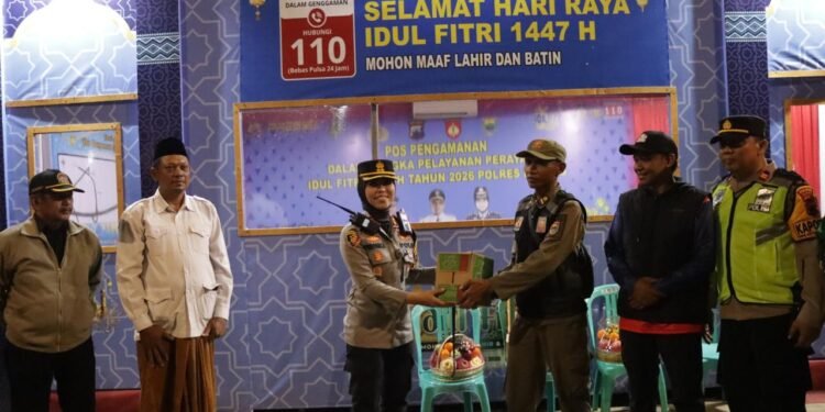 Perkuat Layanan Mudik, Forkopimda Batang Salurkan Bingkisan Semangat di Posko Lebaran