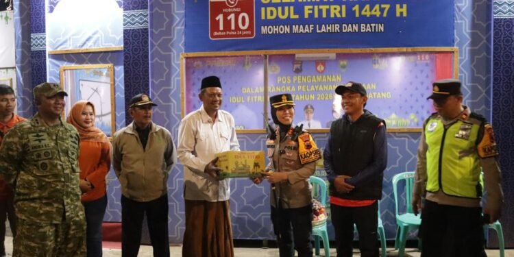 Perkuat Layanan Mudik, Forkopimda Batang Salurkan Bingkisan Semangat di Posko Lebaran