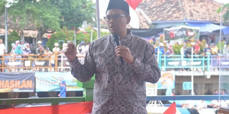 Berikan 2 Perahu, Pemkab Batang Dorong Lomba Dayung Klidang Lor Masuk Event Nasional