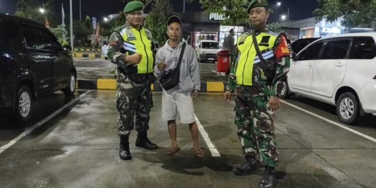 Babinsa Patroli Keamanan di Rest area