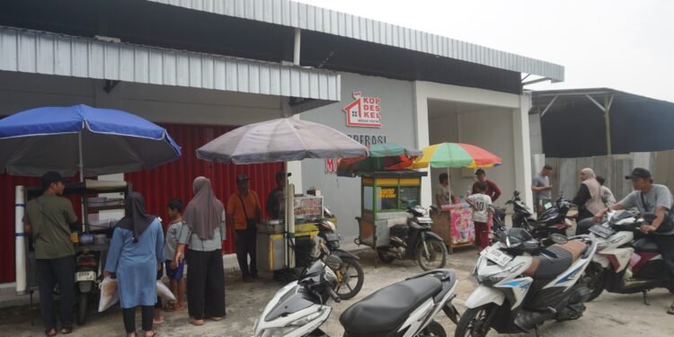 Halaman Koperasi Merah Putih Dimanfaatkan Warga untuk Berjualan