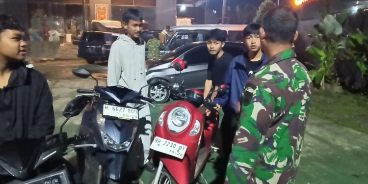 Babinsa Tetap Laksanakan Patroli Kewilayahan di Hari Raya Idul Fitri