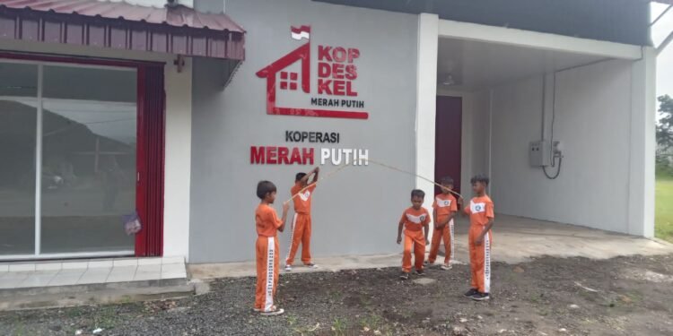 Halaman Koprasi Merah Putih di Manfaatkan Anak SD Untuk Olah Raga Dan Bermain