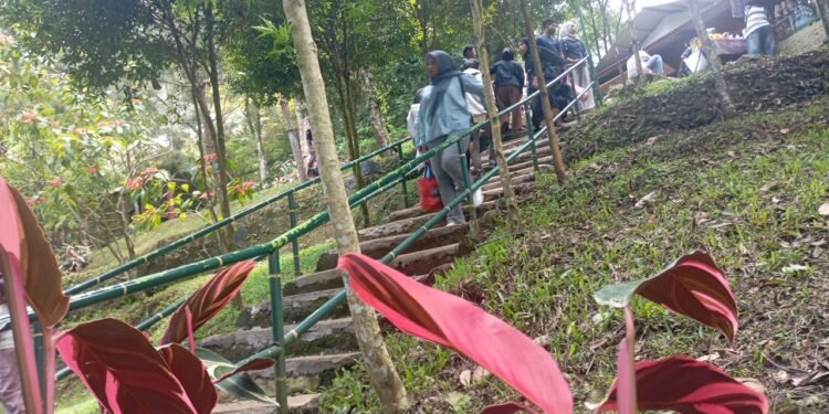 Libur Pasca Lebaran, Wisata Alam Capolaga Subang Diserbu Ribuan Pengunjung
