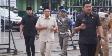 Jalan Kaki ke Kantor, Bupati Batang Langsung Berikan Contoh Untuk Hemat Energi