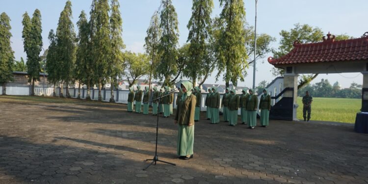 Peringati HUT Persit ke-80, Persit Kartika Candra Kirana Cabang XXIV Kodim 0736/Batng Gelar Ziarah Penuh Khidmat