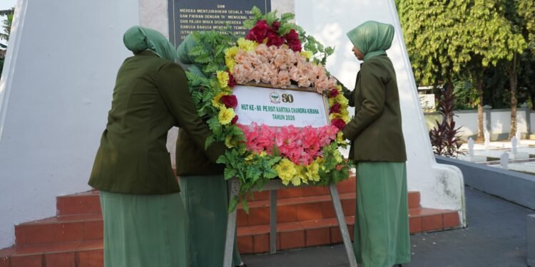 Peringati HUT Persit ke-80, Persit Kartika Candra Kirana Cabang XXIV Kodim 0736/Batng Gelar Ziarah Penuh Khidmat