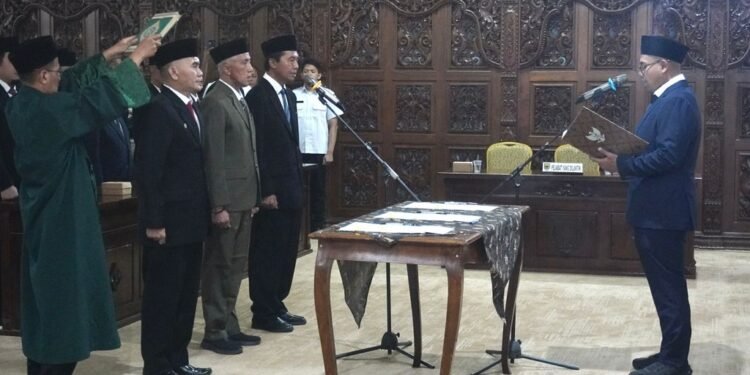 Isi Pejabat Tinggi, Bupati Batang Lantik 3 Pejabat, Dengan Tekankan Integritas dan Kinerja