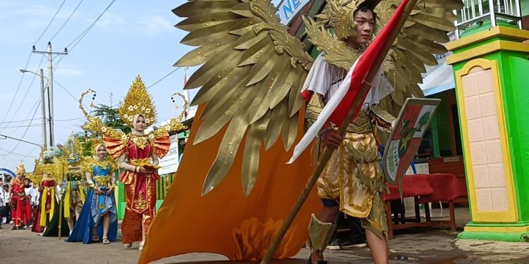 Ragam Kostum Berkarakter Meriahkan 47 Tahun SMPN 2 Batang