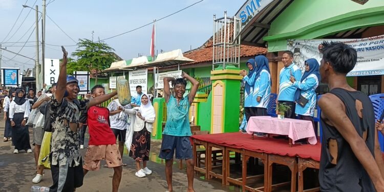 Ragam Kostum Berkarakter Meriahkan 47 Tahun SMPN 2 Batang