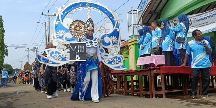 Ragam Kostum Berkarakter Meriahkan 47 Tahun SMPN 2 Batang