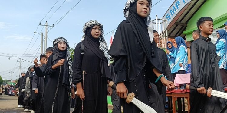 Ragam Kostum Berkarakter Meriahkan 47 Tahun SMPN 2 Batang