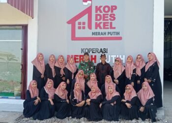 Ibu ibu Hamil Memanfaatkan Gudang Koprasi Merah Putih Untuk Kegiatan Senam