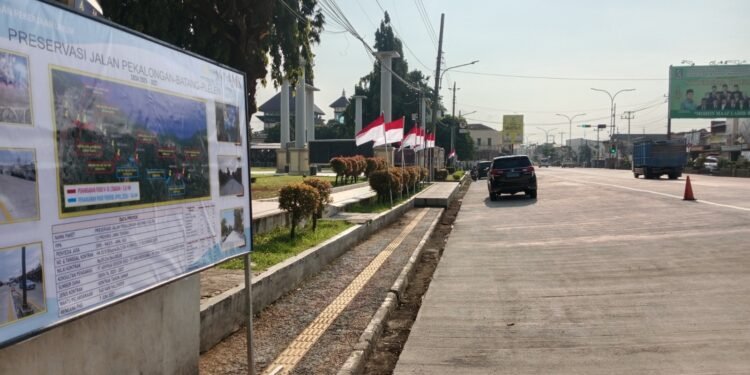 Ruas Sambong Mulai Dibeton, Jalan Pekalongan–Batang–Plelen Makin Mulus