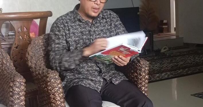 Kisah Inspiratif Mualaf Prof. Dr. Menachem Ali: Transformasi Intelektual dari Filolog Menuju Pendakwah Islam Yang Moderat Dan Revisionis