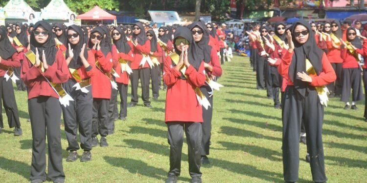 Kado Terindah HUT Ke-60, Batang Guncang Dunia lewat Tari Babalu dan Rekor Lingkungan