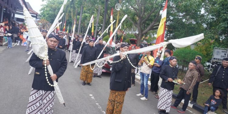 Kirab Budaya HUT Ke-60 Batang, Perkuat Akar Sejarah
