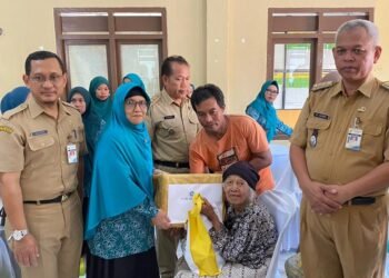 HUT Ke-60 Pemkab Batang, Dinsos Salurkan Bansos