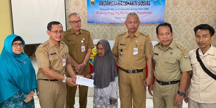 HUT Ke-60 Pemkab Batang, Dinsos Salurkan Bansos