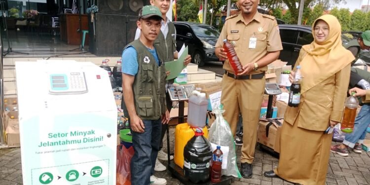 Pengumpulan Minyak Jelantah di Batang Raih Rekor MURI, Hasilkan Cuan Rp90 Juta Untuk Bioavtur