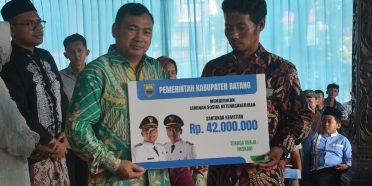 BPJS Ketenagakerjaan Serahkan Santunan JKM bagi Pekerja Renta