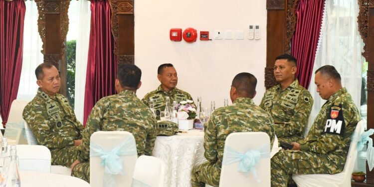 Pangdam IV/Diponegoro Dampingi Menhan dan Panglima TNI Tinjau Latihan Operasi Laut Gabungan 2026