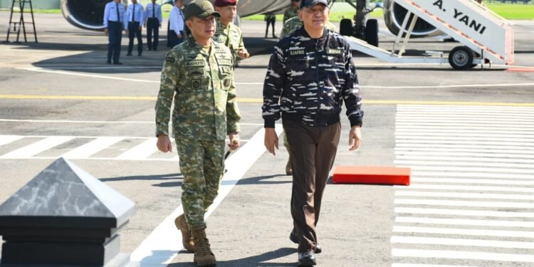 Pangdam IV/Diponegoro Dampingi Menhan dan Panglima TNI Tinjau Latihan Operasi Laut Gabungan 2026