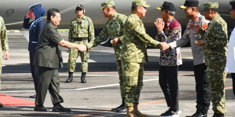 Pangdam IV/Diponegoro Dampingi Menhan dan Panglima TNI Tinjau Latihan Operasi Laut Gabungan 2026