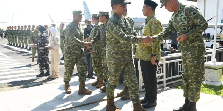 Pangdam IV/Diponegoro Dampingi Menhan dan Panglima TNI Tinjau Latihan Operasi Laut Gabungan 2026