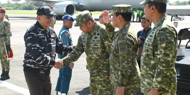 Pangdam IV/Diponegoro Dampingi Menhan dan Panglima TNI Tinjau Latihan Operasi Laut Gabungan 2026