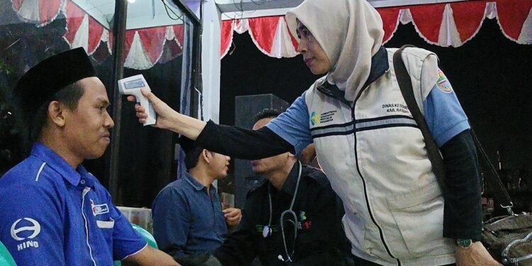 Pastikan Kondisi Prima, Dinkes Batang Cek Kesehatan Pengemudi Bus