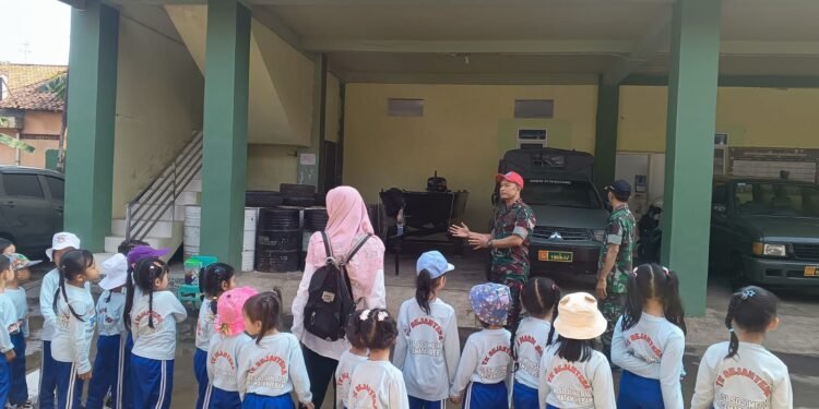 TK Sejahtera Kunjungi Kodim 0736/Batang Tanamakan Cinta Tanah Air Sejak Dini