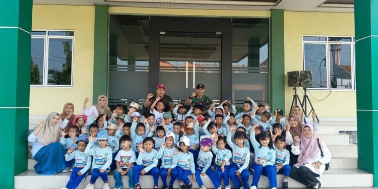 TK Sejahtera Kunjungi Kodim 0736/Batang Tanamakan Cinta Tanah Air Sejak Dini