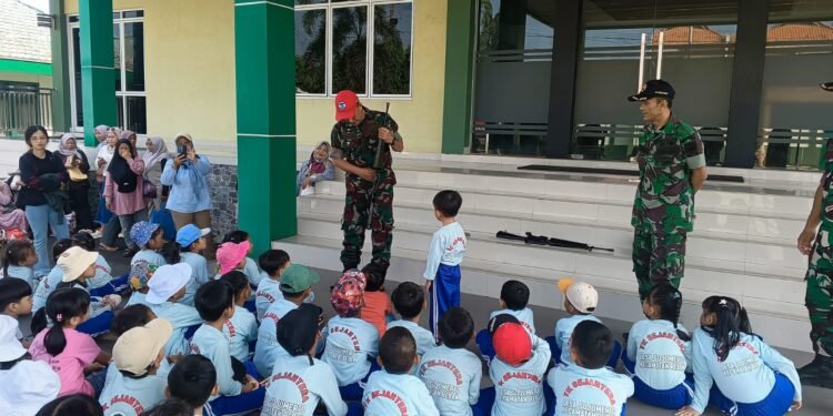TK Sejahtera Kunjungi Kodim 0736/Batang Tanamakan Cinta Tanah Air Sejak Dini