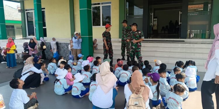 TK Sejahtera Kunjungi Kodim 0736/Batang Tanamakan Cinta Tanah Air Sejak Dini