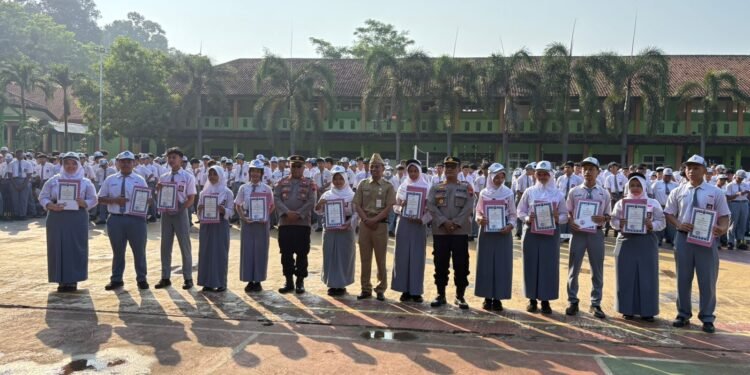 Cegah Tawuran dan Hoax, Kepolisian Batang Berikan Edukasi Kamtibmas di Tengah Penyerahan Juara Lomba Video.