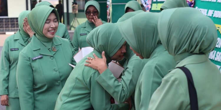 Dandim Batang Resmi Berganti, Suasana Haru Warnai Pamitan Letkol Inf Andhika Baroto di Hadapan Prajurit dan Persit