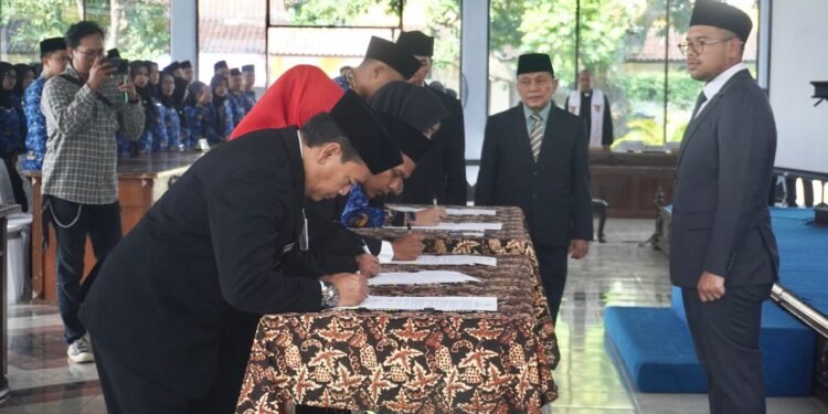 Bupati Batang Rotasi Puluhan Pejabat, Kinerja Jadi Sorotan