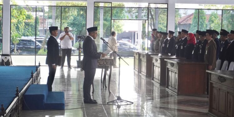 Bupati Batang Rotasi Puluhan Pejabat, Kinerja Jadi Sorotan