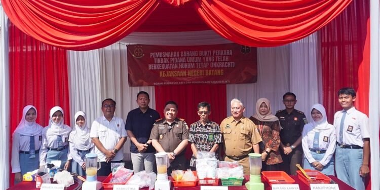 Kejari Batang Musnahkan Barang Bukti Perkara Berkekuatan Hukum Tetap